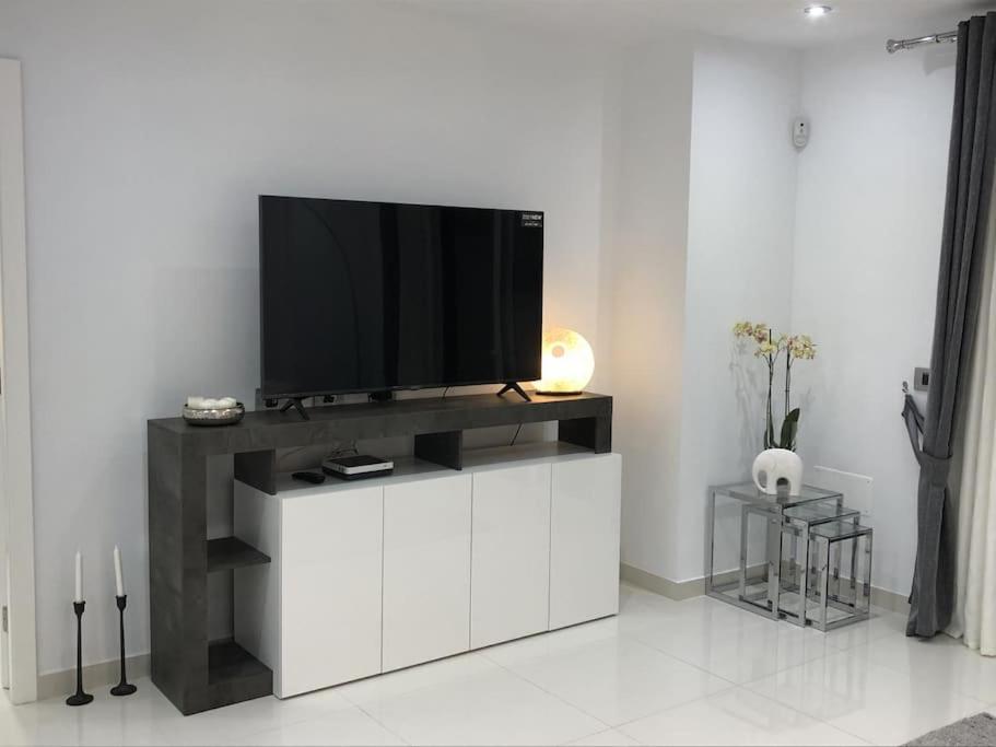 Apartamento Con Impresionantes Vistas Y Piscina 아데제 외부 사진
